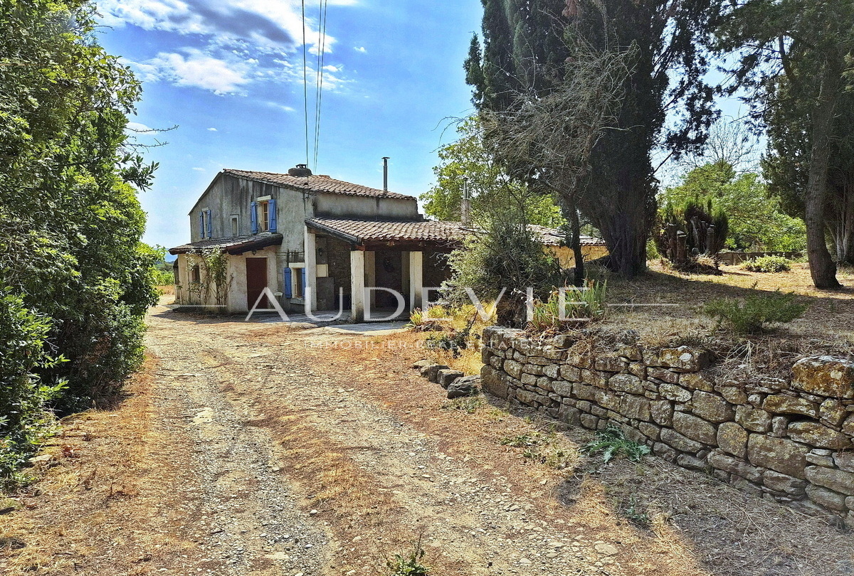 Maison en pierre à la campagne dans le Minervois
